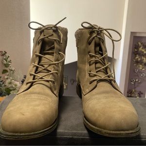 JUST FAB Taupe/Tan Combat Boots in great condition! Size 11!